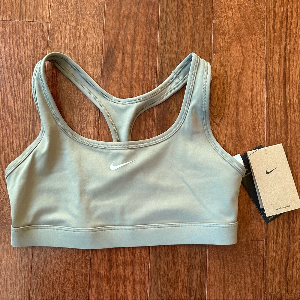 Nike Women’s S ‘Swoosh Bra’ Sports Bra - Light Green